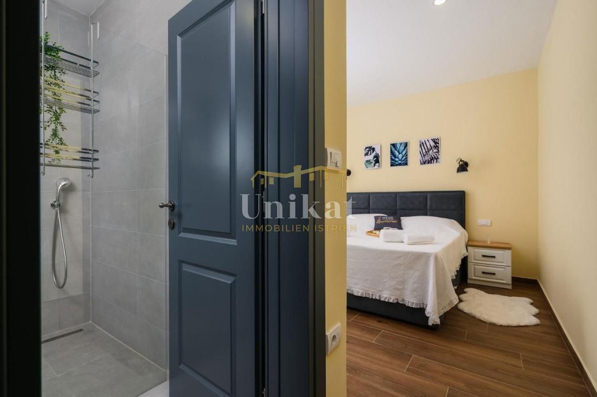 Villa con due unità abitative - vista mare